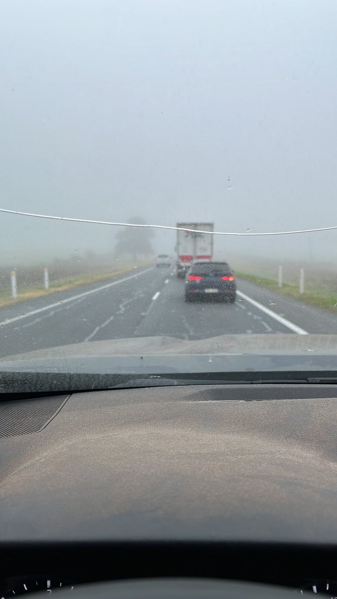 DeEstudiolab's tweet photo. El día no invita, pero no importa! Gracias @fede_pemont cliente (y amigo!) por elegirnos para trabajar con ustedes. Acá, encontrándonos en plena ruta para hacerme llegar las muestras 😁😁 https://t.co/fuVHoLwAlR