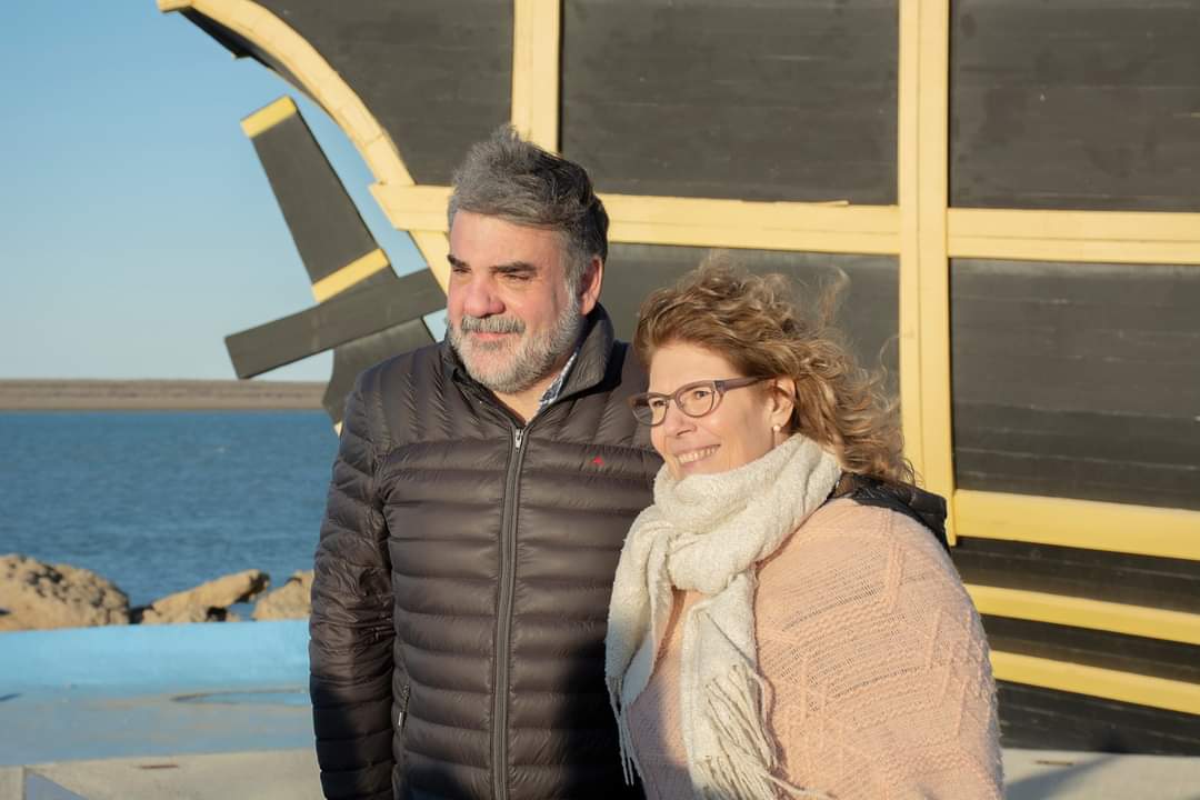DanielGardonio's tweet photo. Hay futuro, hay equipo 💪🏻⁣
GARDONIO - MESTELÁN 2023⁣
⁣
Estamos convencidos de que el camino para ganar en #SantaCruz es uniendo esfuerzos. Tenemos las ganas, el impulso, la determinación y el compromiso para sacar a Santa Cruz adelante 💪🏻 https://t.co/WaATlwUOm5