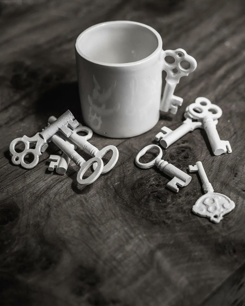 MakersWales's tweet image. Cwpan Coffi Espresso, gan Eluned Glyn
#coffi #espresso #cwpan #gwneudyngnghymru #ffacoffi #yagym #elunedglyn #cerameg