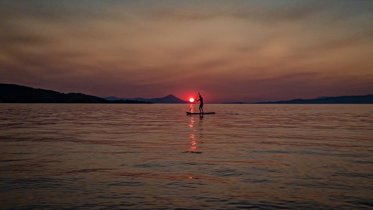 athenapics's tweet photo. A man on a #paddleboard against the #sunset at #AgioiApostoloi north-east of #Athens #Greece https://t.co/7VNuNkJq7q #sailing #sea #coastline #seaside #orangeskies #water #evia #euboea #gulf #mountans #horizon #watersports #weather #sunny #sunshine #warm #summersolstice https://t.co/7OWM5qG7XR