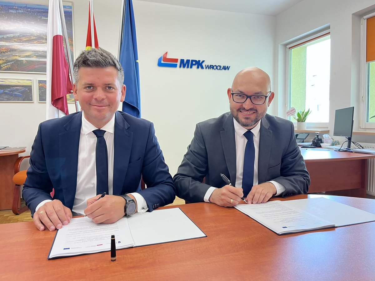 To już oficjalne - 76 milionów na nowe tramwaje dla MPK Wrocław❗

Wrocławskie MPK w ramach konkursu Programu Operacyjnego Infrastruktura i Środowisko otrzyma dofinansowanie na zakup 19 szt. wieloczłonowych, całkowicie niskopodłogowych tramwajów jednokierunkowych.