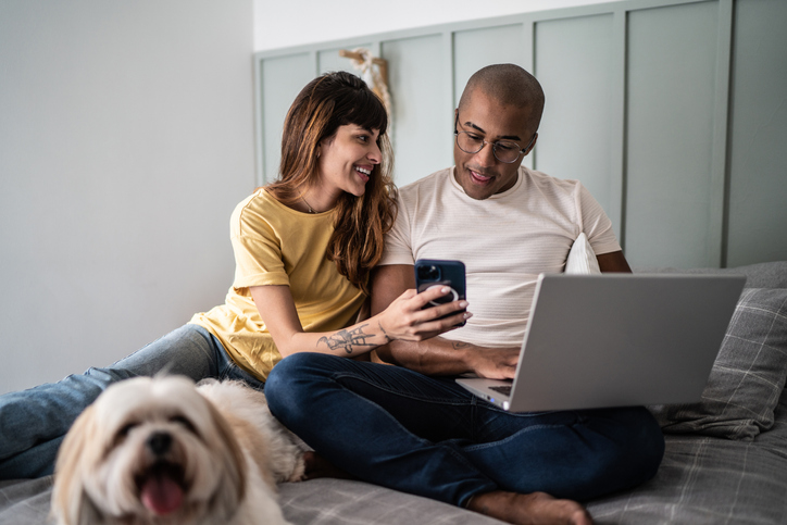 #Fiber, Cable, Satellite - the ways to get connected to the #Internet are vast and a little overwhelming. 

We broke down the various types of #broadband Internet to choose from so you can power your home in the most efficient, affordable way possible. 

smartmove.us/broadband