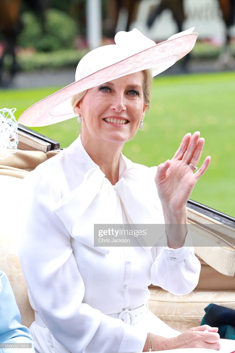 White is definitely Sophie's colour. The Duchess of Edinburgh looks so beautiful 🤍

#RoyalAscot2023 

📸Getty Images/Chris Jackson