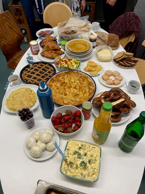 International Brunch @ the Sigal lab! What can you recognize? 🇪🇸🇨🇳🇩🇪🇮🇹🇹🇷🇭🇷 #AcademicChatter #teambuilding #LabLife
