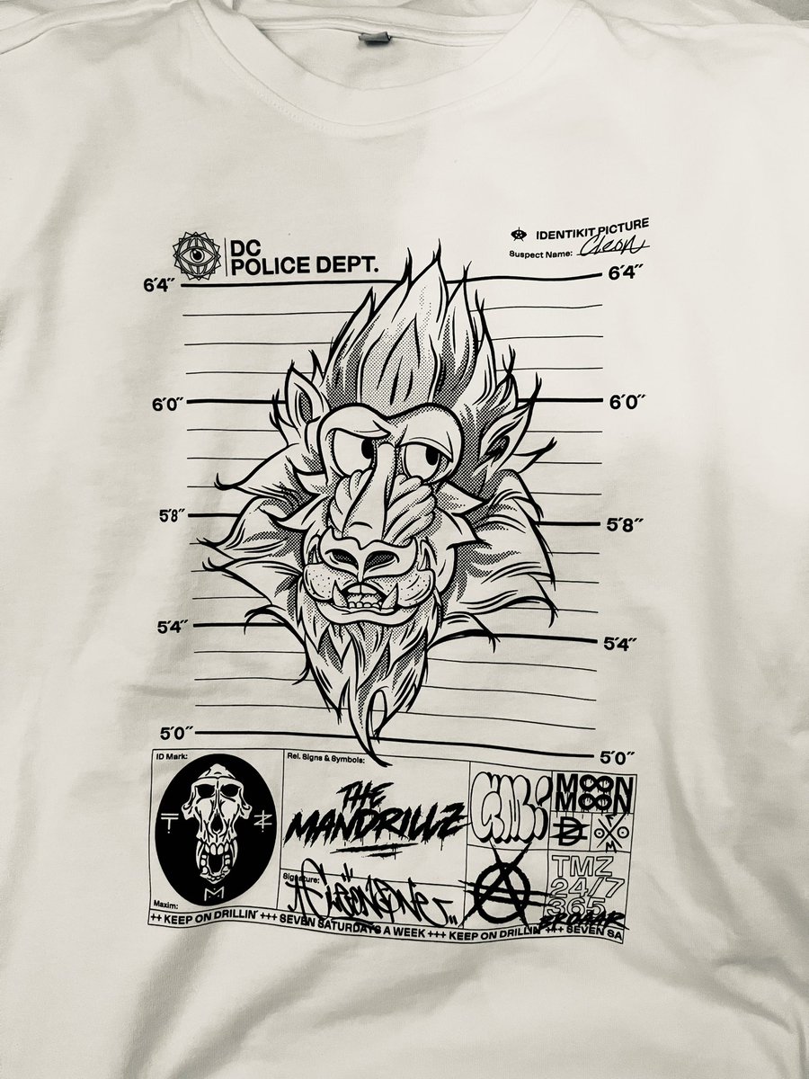 TheMandrillz's tweet photo. Hey Drillz Horde!

👀
Check the print quality of the Horde Shirts that arrived yesterday!

✨
The details turned out super clean!

🔎
And the details are the important thing, that's why @Seppow86 spent a few hours yesterday putting the broar patches on the sleeves by hand✌️

💌 
Shipping starts next week.

#Mandrillz #Streetwear #Drillz