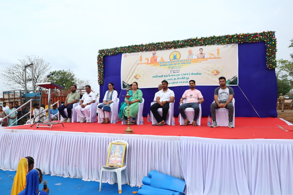 આજ રોજ આંતરરાષ્ટ્રીય યોગ દિવસ - ૨૦૨૩ ની ઉજવણી કવાંટ તાલુકાના ભેખડીયા ગામે આદિવાસી જન ઉત્થાન ટ્રસ્ટ(આજ) ખાતે કરવામાં આવી. <a href="/collectorcu/">Collector Chhotaudepur</a> <a href="/RacChhotaudepur/">RAC_Chhotaudepur</a> <a href="/SDMChhotaudepur/">ASSISTANT COLLECTOR & SDM Chhotaudepur</a> <a href="/sportsgujarat/">Gujarat Sports SAG</a> <a href="/GujaratYogBoard/">Gujarat State Yog Board</a>
