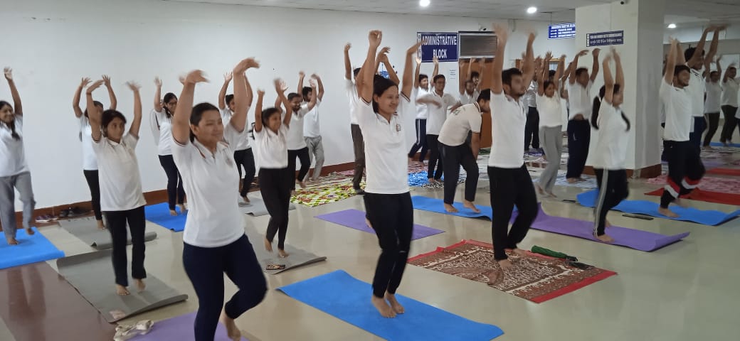 DMCHdiphu's tweet photo. #InternationalDayofYoga2023 
"Yoga For Vasudhaiva Kutumbakam"
Glimpses of Yoga day at DMCH Diphu
@CMOfficeAssam 
@keshab_mahanta 
@PomiBaruah https://t.co/ofVri4HWlh