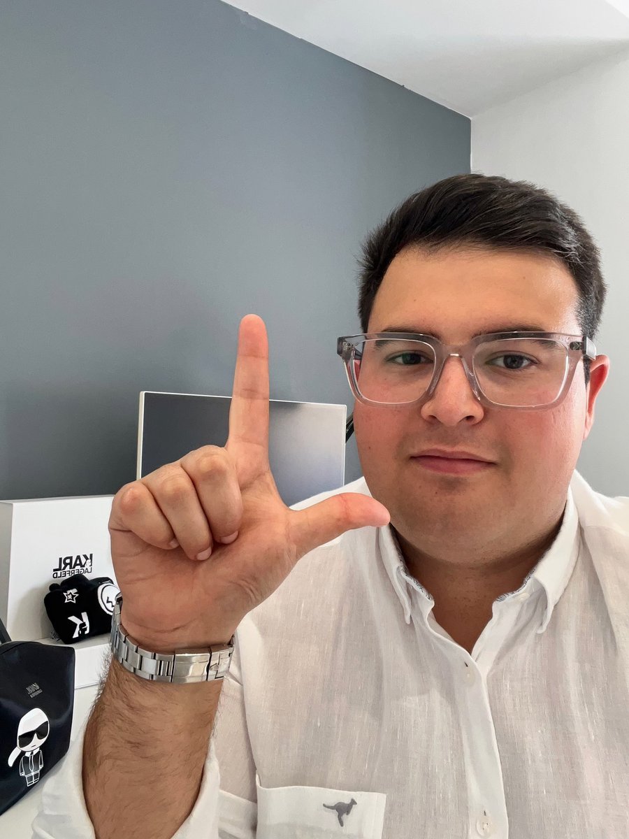 Avui és el dia mundial de l'esclerosi lateral amiotròfica, per això vull donar el meu suport a les persones i pacients que pateixen la malaltia. Amb un gest fes visible l'#ELA.
És de gran importància continuar amb la investigació. 💪🏻