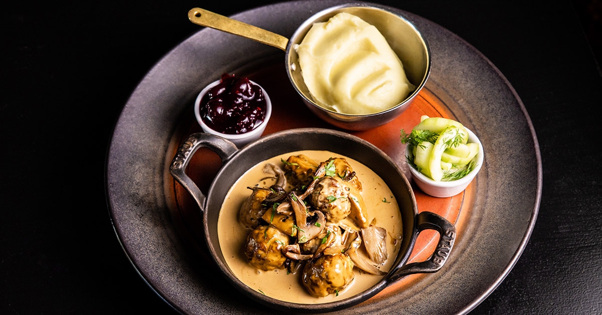 JPRests's tweet image. Banjo's Swedish meatballs with wild mushrooms, pickles, cranberry, and creamed potato. A brasserie twist on a classic favourite 🍴⁠ #meatballs #banjojersey