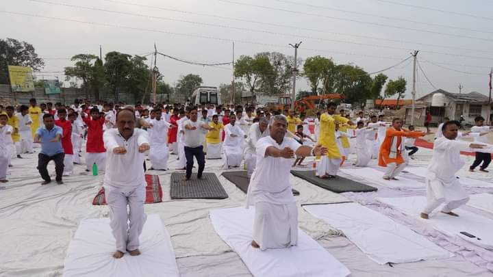 #अंतर्राष्ट्रीय_योग_दिवस #IDY2023
21 जून 2023,#VihangamYoga l
#SwarvedMahamandirDham l
m.facebook.com/story.php?stor…