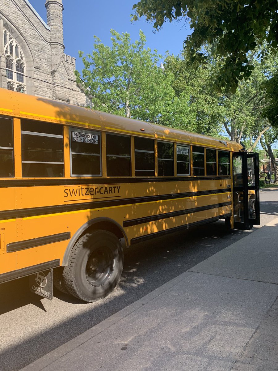 Our Grade 6 Howard Hawks are off to their grad trip to Wonderland @HowardJrPS @DebbieDonsky @DebbieKingPHP Thank you to our supportive staff and parents for helping to make this happen! ☀️