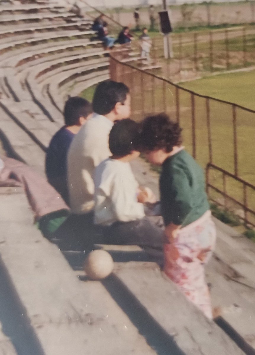 Petit #Thread sur mon #GrandPère (Mi #Abuelito #Aliro)qui vient de nous quitter le jour de la #FêteDesPères.

En: This is a little thread about my #GrandPa who joined the stars last Sunday.

Esp: Esto es un tema sobre mi Abuelo quien se fue de esta tierra en #Chile domingo pasado