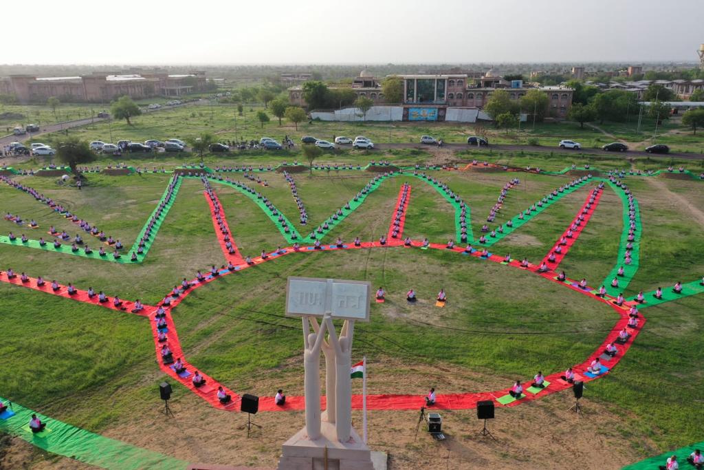 आयुर्वेद विश्वविद्यालय जोधपुर, योगाभ्यास
#IDY2023 #NSS <a href="/_NSSIndia/">NSS India</a> <a href="/moayush/">Ministry of Ayush</a> <a href="/PMOIndia/">PMO India</a> <a href="/RajCMO/">CMO Rajasthan</a> @myas