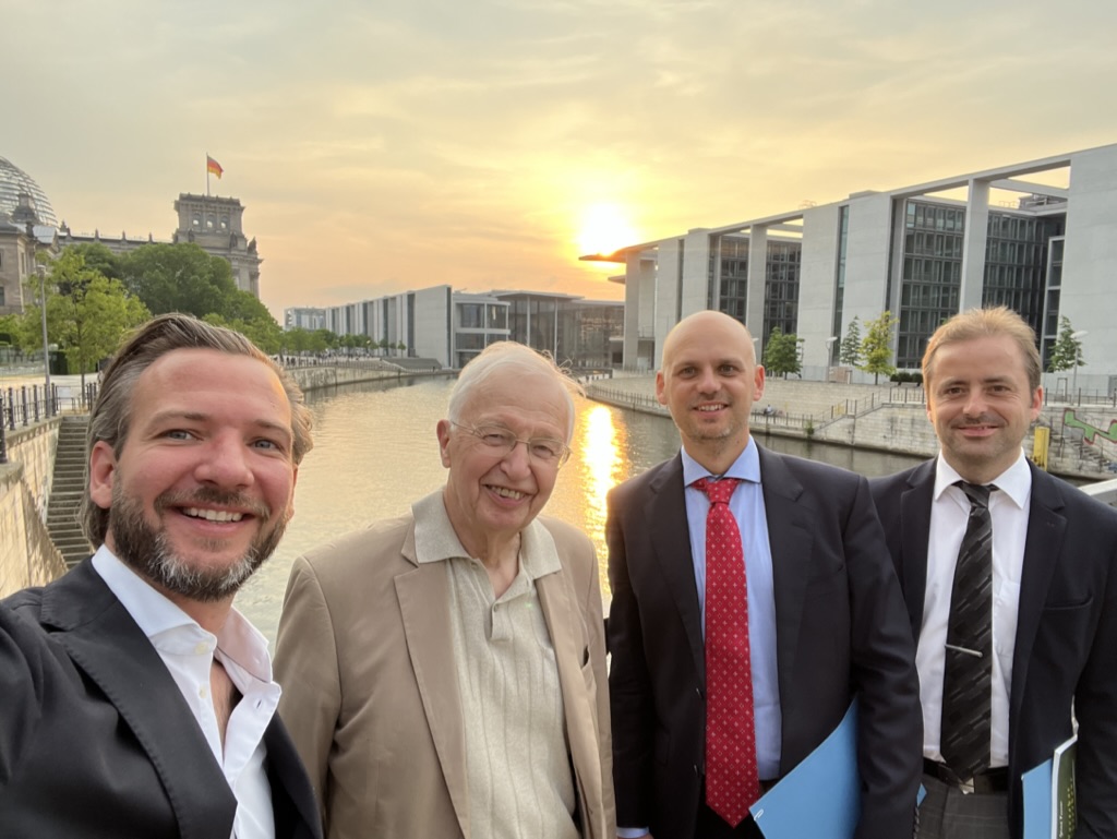 Delius Lab 🇪🇺🇺🇦 (@mvdelius) on Twitter photo What is better than receiving an award? Sharing the award with a dear colleague (Sébastien Ulrich) and celebrating the importance of intl. cooperation (🇫🇷/🇩🇪)! Thanks to the two teams in Ulm and Montpellier! 👏<a href="/selina_hllstn/">Selina Hollstein</a> <a href="/M_Cste/">Maeva_coste</a> <a href="/DFHUFA/">DFH-UFA</a> <a href="/DAAD_Germany/">DAAD News</a>
x.com/ScienceFr_De/s… What is better than receiving an award? Sharing the award with a dear colleague (Sébastien Ulrich) and celebrating the importance of intl. cooperation (🇫🇷/🇩🇪)! Thanks to the two teams in Ulm and Montpellier! 👏<a href="/selina_hllstn/">Selina Hollstein</a> <a href="/M_Cste/">Maeva_coste</a> <a href="/DFHUFA/">DFH-UFA</a> <a href="/DAAD_Germany/">DAAD News</a>
x.com/ScienceFr_De/s…