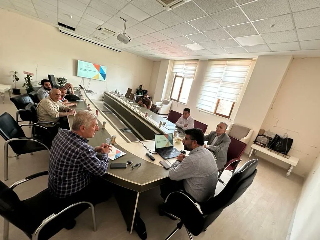 ADKulturTurizm's tweet photo. Bakanlığımızca, “Depremden Zarar  Gören Taşınmaz Kültür Varlıklarına Yönelik Yardım Sağlanması” hakkında hak sahipleri ile başvuru süreci konusunda istişare toplantısı İl Müdürümüz Abuzer Gelse ve Müze Müdürümüz Mehmet Alkan’ın katılımı ile gerçekleştirildi. https://t.co/zEmbWTtbbK