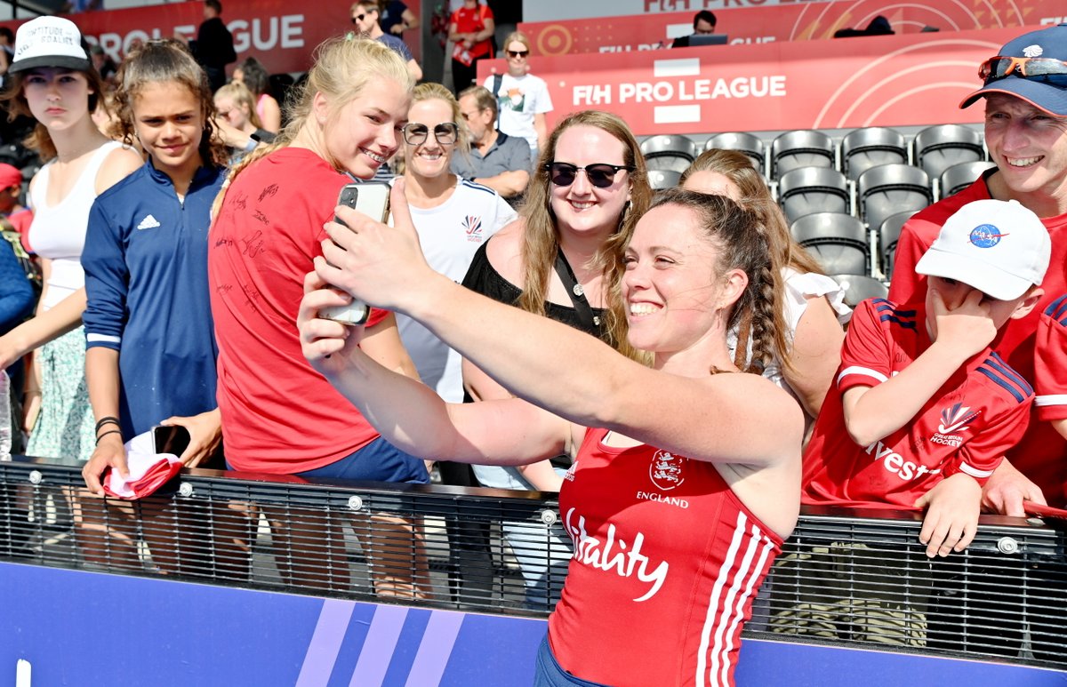 It's 𝗡𝗮𝘁𝗶𝗼𝗻𝗮𝗹 𝗦𝗲𝗹𝗳𝗶𝗲 𝗗𝗮𝘆! Met a player, got a pre or post-match selfie? Share them with us ⬇️