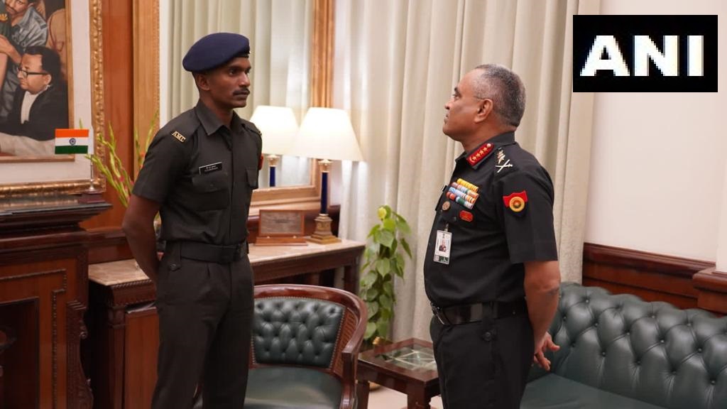 UpendrraRai's tweet photo. Army chief General Manoj Pande commended and felicitated Sepoy #NavaneethaKrishnan for his selfless act of saving the life of a girl. Sepoy Navaneetha jumped into the fast-flowing Bhakra Canal, near Patiala, Punjab on 16th June to rescue the drowning girl and saved her life. https://t.co/IMKuSSsXGR