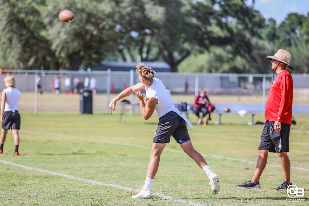 7v7 Football Game  #sportsphotography #sportsphotographer #footballplayer #peachybrassstudios #footballseason #football #gameday #footballphotography #sportsphoto #sportslife #action #photooftheday @Crest_HSFB⁩ ⁦@TheSCHSChargers⁩ ⁦⁦@athletics_schs⁩