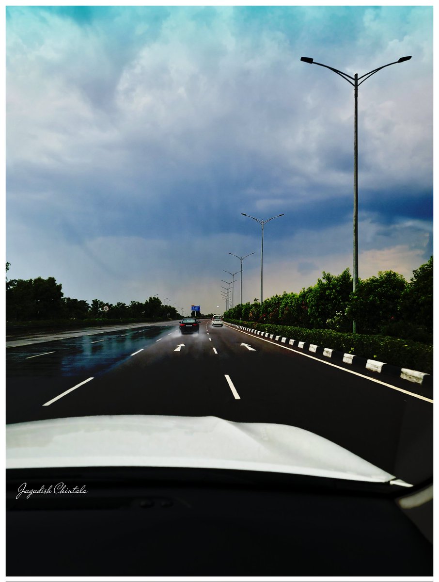 Good times are here in #Hyderabad....season's 1st #monsoonrains...#HyderabadDawatTime @HiHyderabad @Hyderabadrains @balaji25_t @HyderabadMojo
