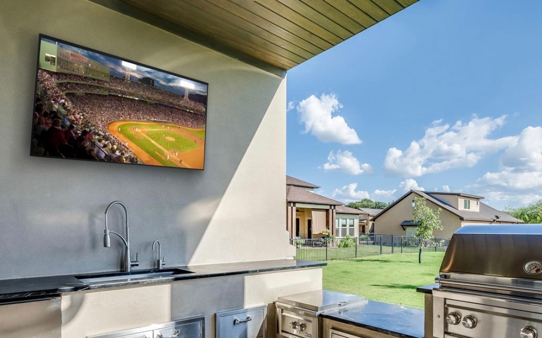 IT'S OFFICIALLY SUMMERTIME! ☀️What are you binge-watching on your @Seura outdoor full sun television this summer? 
.
.
.
.
#seura #seuratv #smarthomes #backyard #bingeworthy #fullsunseries