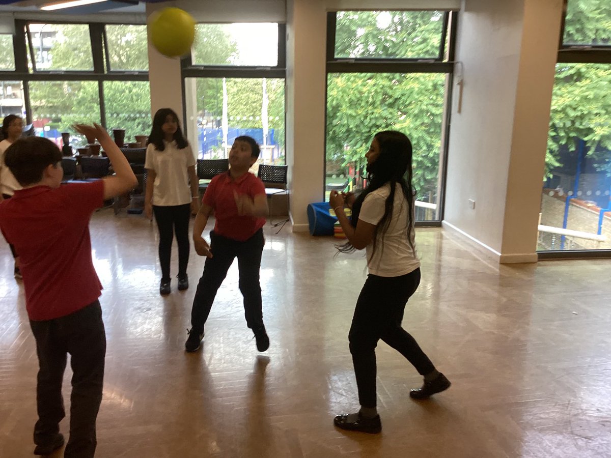 MayflowerSch's tweet photo. #PE #BenchBall #KusamaClass #Year6 #UKS2 #TeamGames : We played bench ball in our PE session, practicing dribbling the ball & throwing ball on targets - with wonderful collaboration in our teams. https://t.co/P94j8HGVzy