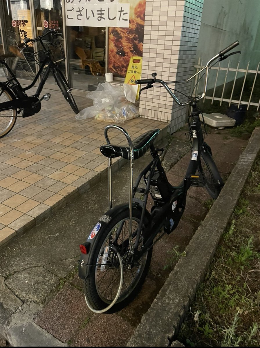 h_mawari_twi's tweet photo. ‼️拡散希望‼️
自転車盗まれました。

6月20日　17:00〜20:00
原宿キャットストリート　ハミルトン前にて。
(鍵はかけてました。)
(撤去でもないことは確認済みです。)

17:00ごろ表参道マーチンの前で男の人が乗ってる目撃情報→根津美術館の方へ向かってたそうです。

初めてのツイートこれかよ。 https://t.co/XIsCD5gZDs