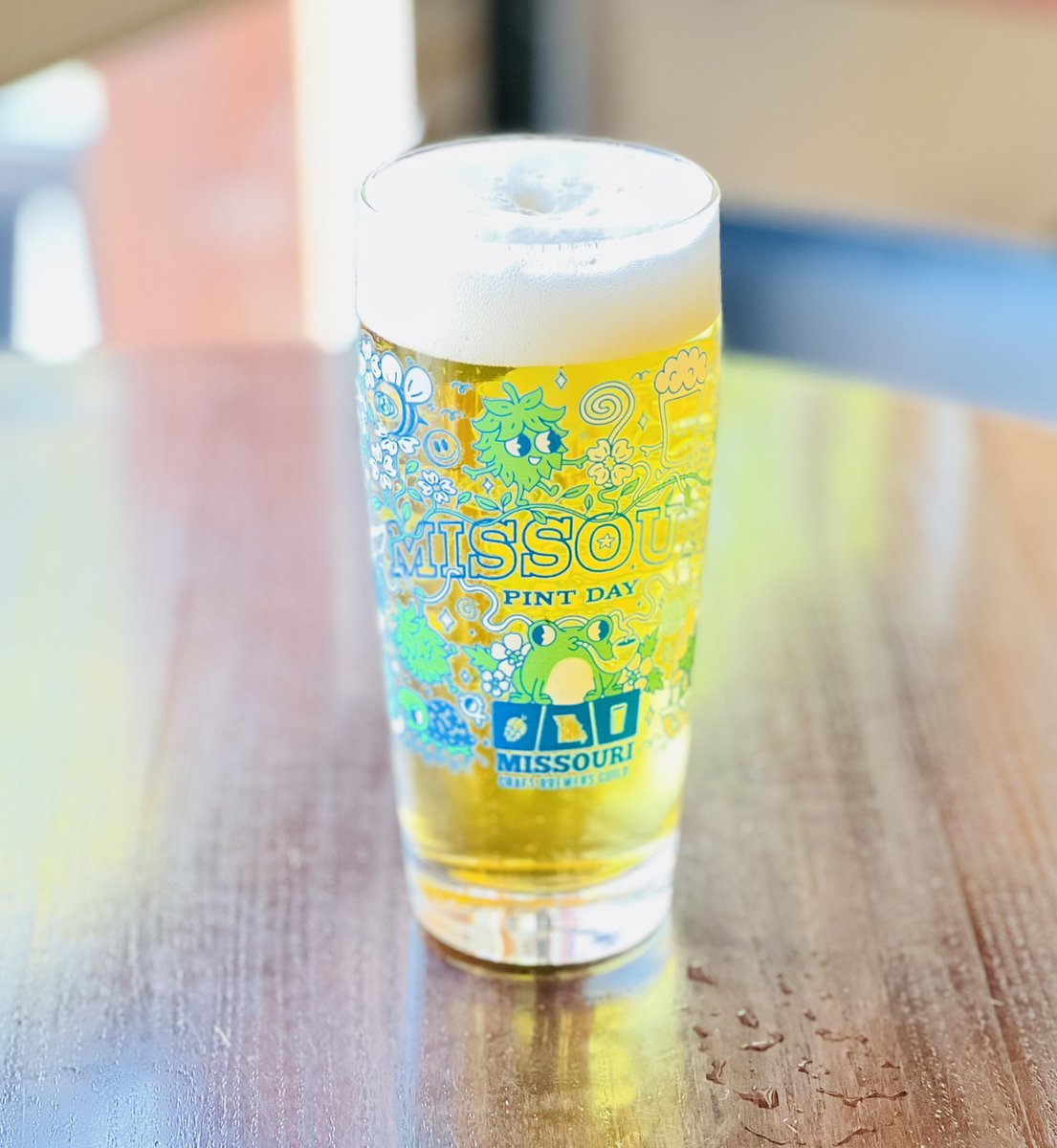 BKSArtisanAles's tweet photo. 🍺MISSOURI PINT DAY 6/21🍺
Visit our tasting room today to get a MO Pint Day glass! Purchase the glass and get $1 off full draft pours all day.
The glass supports the @MOCraftBrewers that promotes & advocates for craft breweries in Missouri.
#kccraftbeer #MOPintDay https://t.co/9sxHbEJEwF
