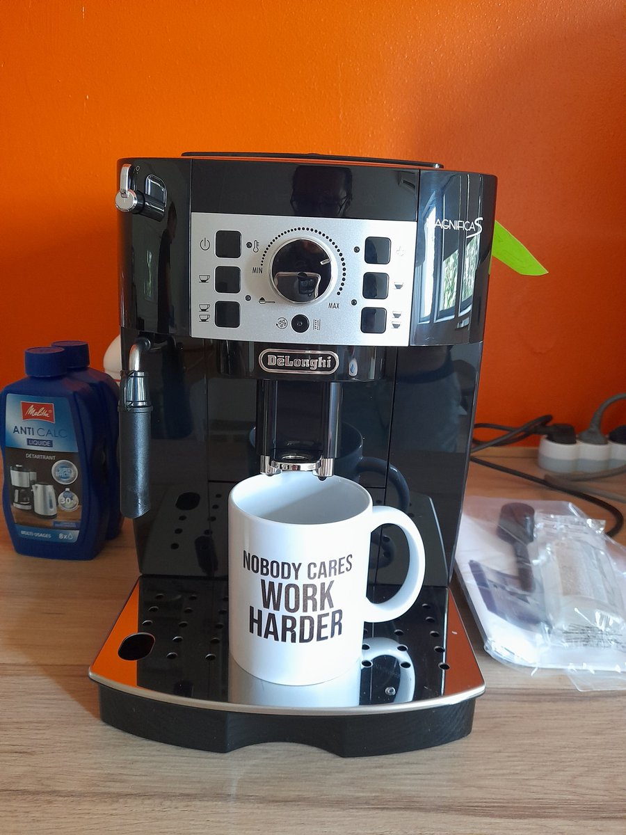 Very happy to welcome a new member in the team, loads of fruitful collaborations in perspective.
Also, it's De'Longhi to satisfy <a href="/LorenzoTurelli_/">Lorenzo</a> strict criteria of excellence when it comes to caffè.