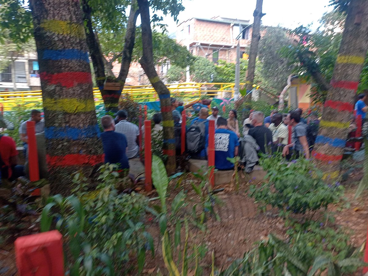Field visit to Medellin neighborhood and community based organization - Fundacion Oasis Urbano. #PeaceInOurCities members learning and sharing of experience and took notes on visits across the city

#ThisIsPeacebuilding