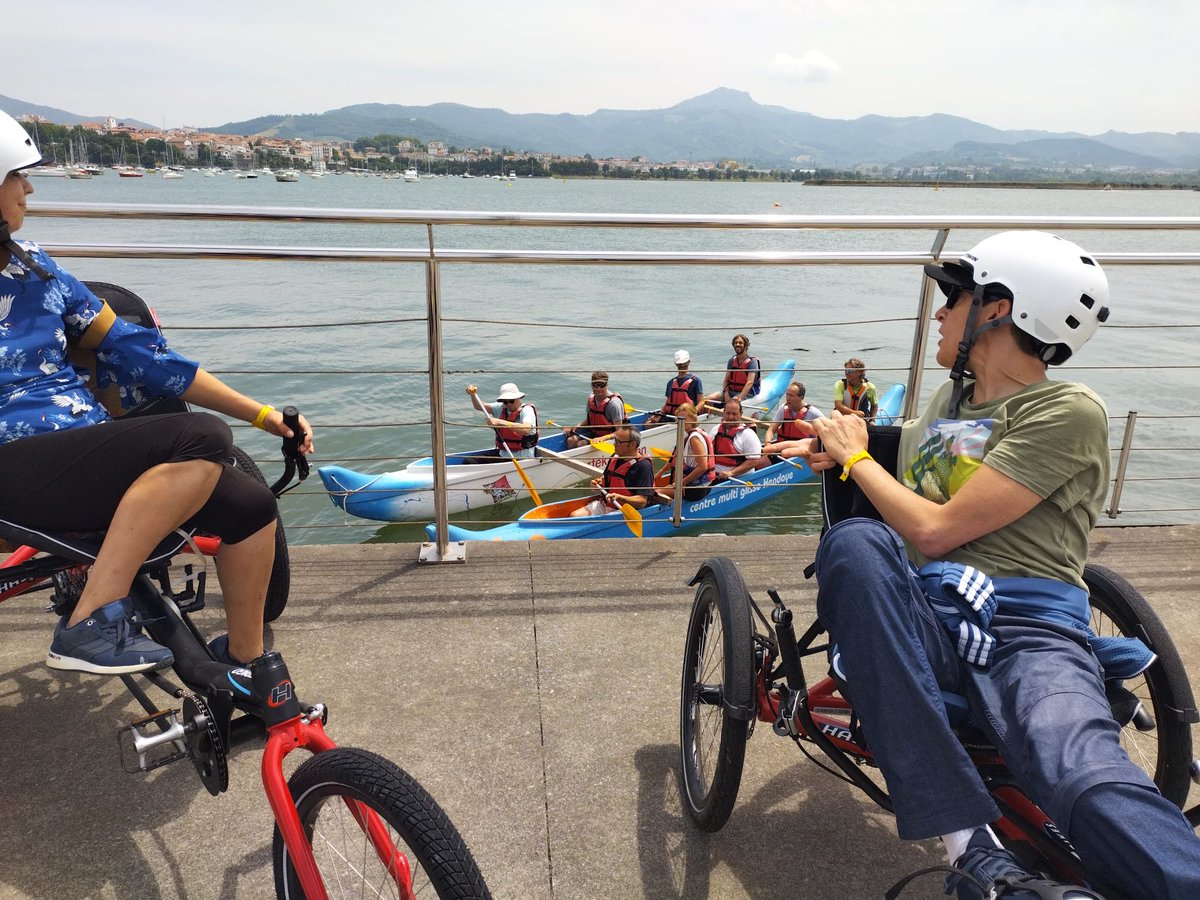 HopitalHendaye's tweet photo. Activités physiques adaptées pirogue et vélo pour les personnes atteintes de la maladie rare Huntington @APHP #brainteam #huntingtonfrance #apa https://t.co/tD2sSZkzXc