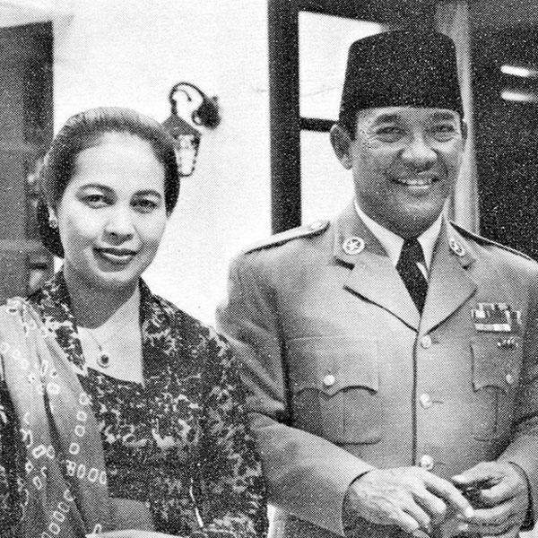 Kisah cinta Soekarno, khilaf selingkuh hingga berkali-kali.

{sebuah utas}