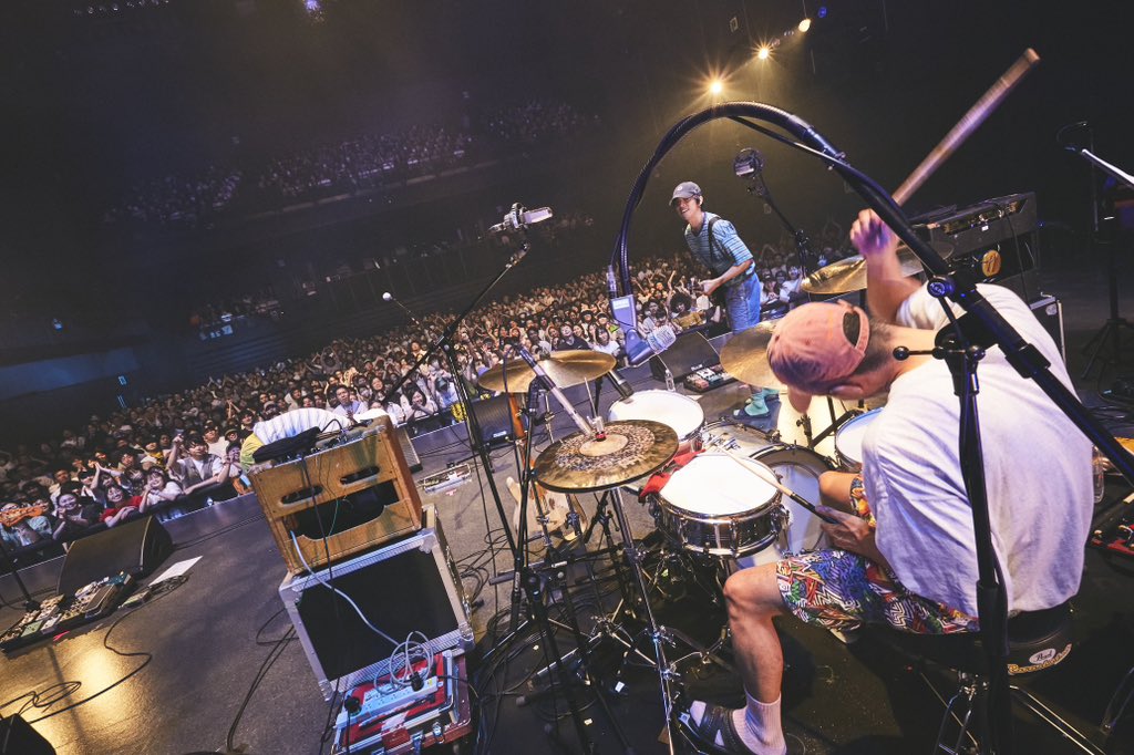 neveryoungbeach's tweet photo. 🌴🌴THANKS🌴🌴
never young beach 5th Album “ありがとう” Release Show TOKYO at Roppongi EX THEATER ありがとうございました🤲
メモリアルな日にみなさんと楽しい素敵な「ありがとう」リリース日となりました🎉
Photo by Yosuke Torii @yosuketorii https://t.co/Q8Mg5EHOOq