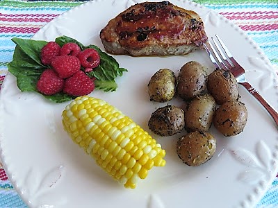 sockfairies's tweet photo. https://t.co/SkXlXOvhkV
A tasty grilled BBQ meal to welcome in summer solstice and beat the heat. Raspberry Balsamic Chipotle Grilled Pork Chops make dinner a breeze to prepare.  
#summersoltice #porkcops #grilledmeal #bbq #dinnerideas https://t.co/NgvDzmouPL