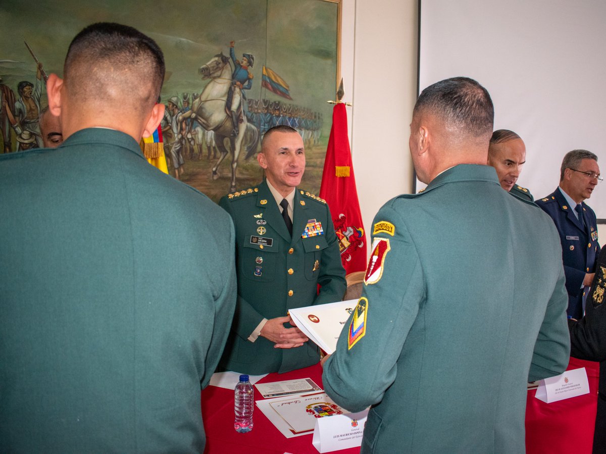 Así fue la ceremonia de clausura del Programa  Integral para Suboficiales de Alta Jerarquía N.°18, donde 22 sargentos mayores del Ejército Nacional culminaron con éxito este programa de capacitación para alcanzar el grado inmediatamente superior.

#EducaciónMilitar