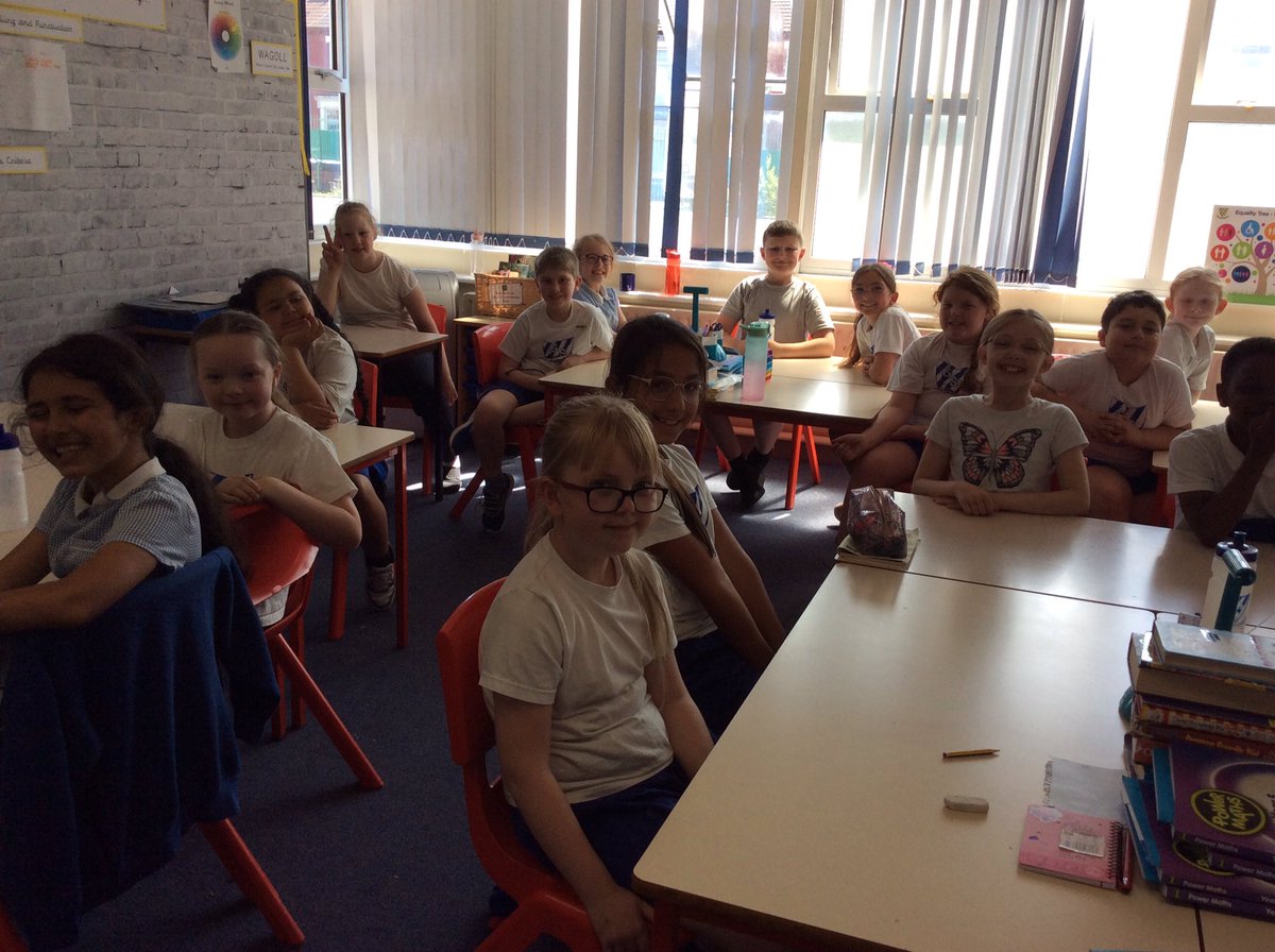 GSPSIndia's tweet photo. @GSPSIndia have been appraising Hip Hop songs this afternoon and commenting our opinions and the different instruments we can hear. @GwladysStPrim #gspsmusic https://t.co/iNqiz57MLx