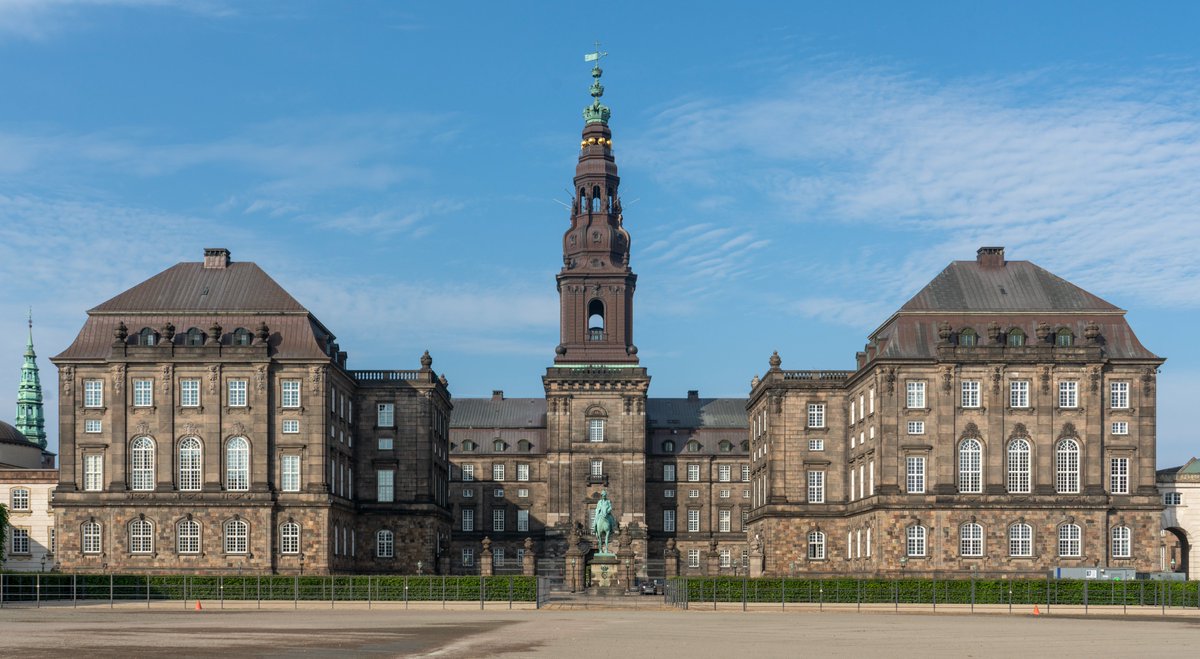 DorteHedengran's tweet photo. Christiansborg Castle, home of Denmark's parliament, the Supreme Court and the Prime Minister's Office🛡️

#Denmark #streetphotography #SonyAlpha #photooftheday #June21th #WednesdayVibes #WednesdayMood #Wednesday #Castle #Borgen 

📸Dorte Hedengran https://t.co/gFzuPoejHm