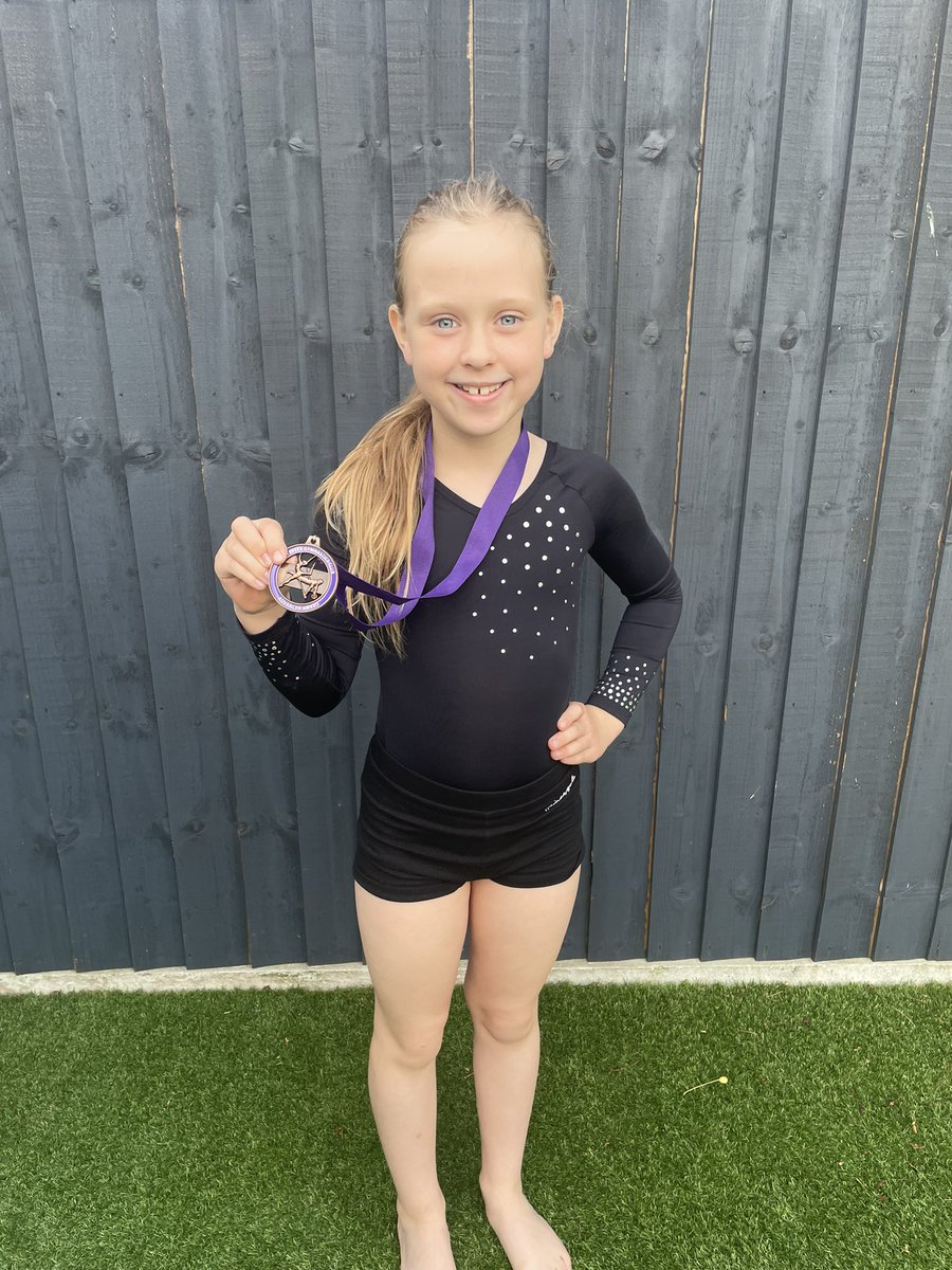 AliceEloiseLing's tweet photo. Gymnastics Bronze level achieved! #gymnastics #bronze #aliceeloiseling🥉 https://t.co/mim6SSGaKo