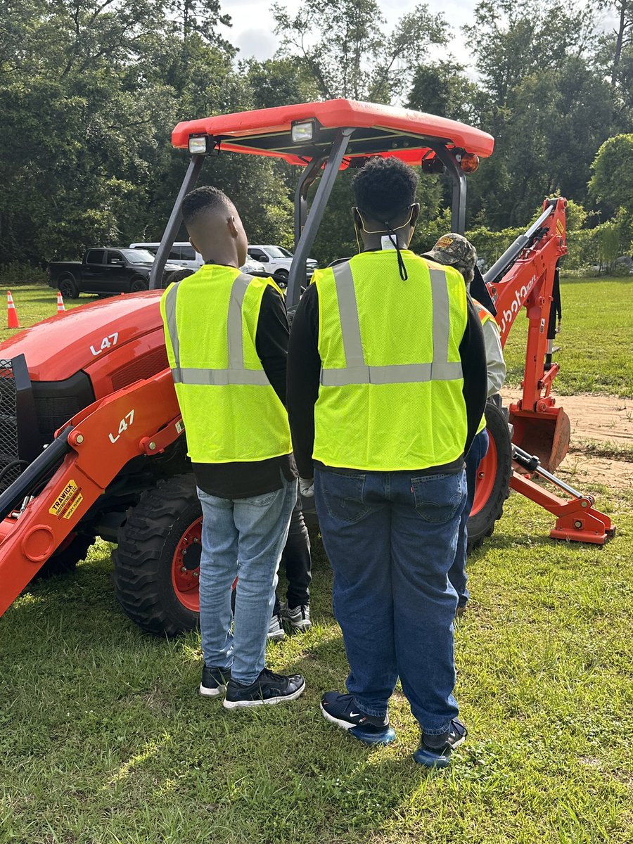 NewEmergingKing's tweet image. Our students this morning learning how to fix and operate heavy equipment with Trawick Construction!

Our older students are considering jobs here as they train you out of high school making $15/hr to start out.

thexforboys.org/donate