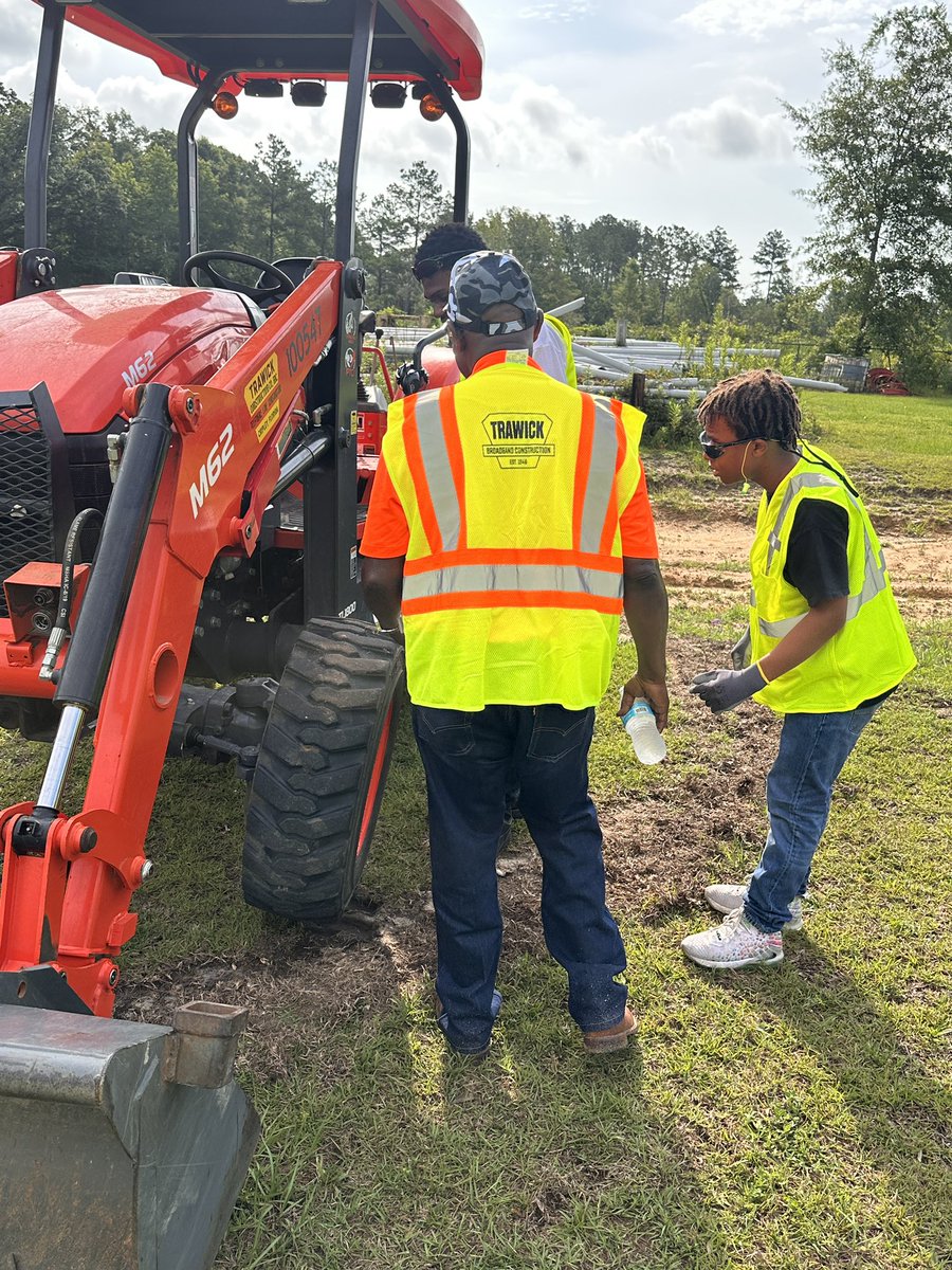 NewEmergingKing's tweet image. Our students this morning learning how to fix and operate heavy equipment with Trawick Construction!

Our older students are considering jobs here as they train you out of high school making $15/hr to start out.

thexforboys.org/donate