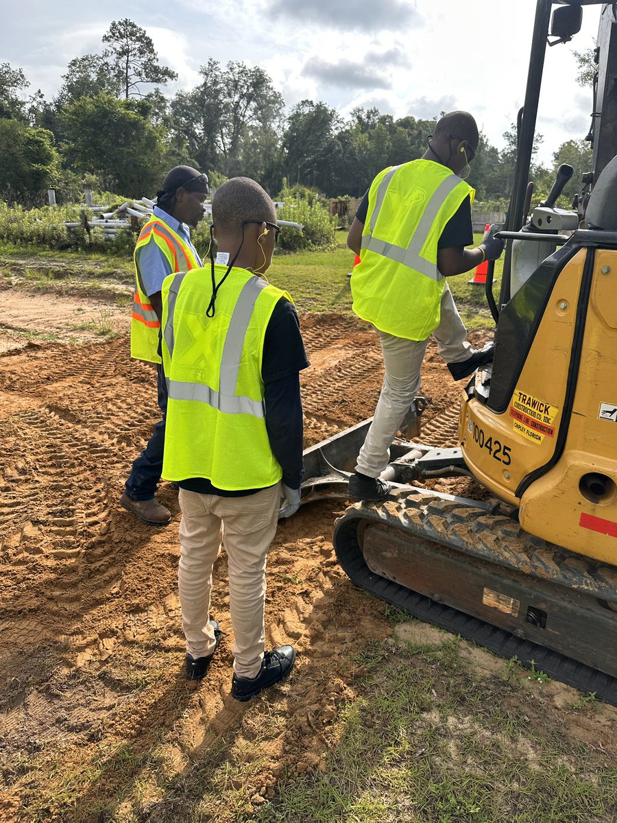 NewEmergingKing's tweet image. Our students this morning learning how to fix and operate heavy equipment with Trawick Construction!

Our older students are considering jobs here as they train you out of high school making $15/hr to start out.

thexforboys.org/donate