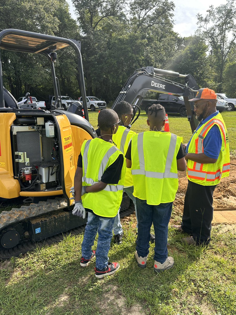 NewEmergingKing's tweet image. Our students this morning learning how to fix and operate heavy equipment with Trawick Construction!

Our older students are considering jobs here as they train you out of high school making $15/hr to start out.

thexforboys.org/donate