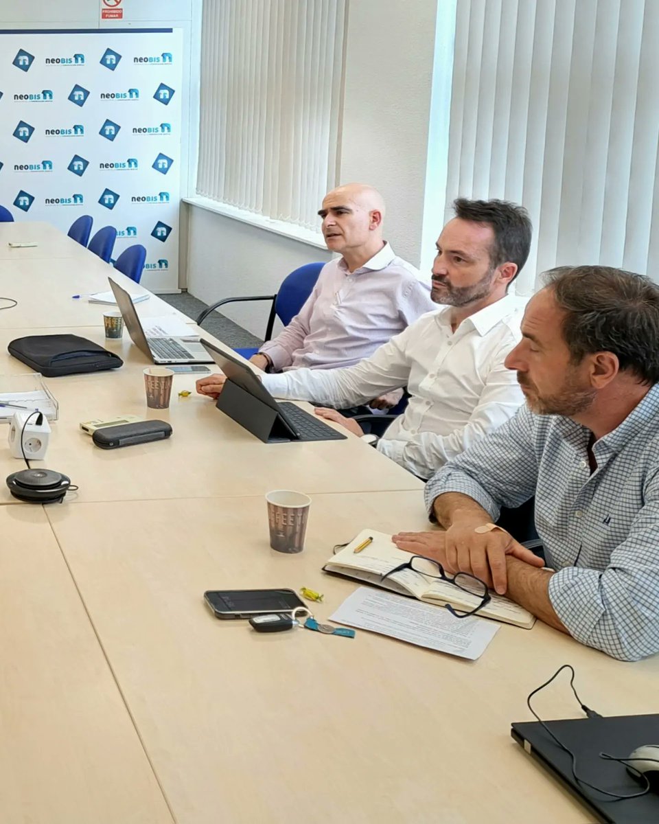neobis_acg's tweet photo. Segunda reunión con los centros de #fp de #artesgraficas, concretando acciones en favor del #empleo 🎯 para dar visibilidad y valor al sector de la #ComunicacionGrafica.  Qué suerte contar con la vocación y profesionalidad de los profes 👨‍🎓👩‍🎓.Nos movemos❗️ https://t.co/y2c9xOckAS