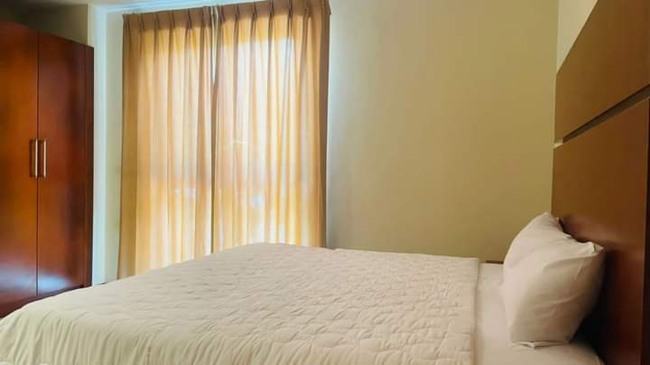 detellebrokers's tweet image. Classically furnished #2bedroom #apartment  for #rent 

🏠All rooms En-suite
🏠 Visitors washroom 
 🏠Living &amp;amp; Dinning Areas
🏠 Fitted AC &amp;amp; Wardrobes 
🏠Fitted Kitchen
🏠 Balcony
🏠Pool &amp;amp; Gym
🏠Standby Generator

♻️Location: Cantonment

💰Rent:$3500(Cedi Equivalent) 

#viralpsost