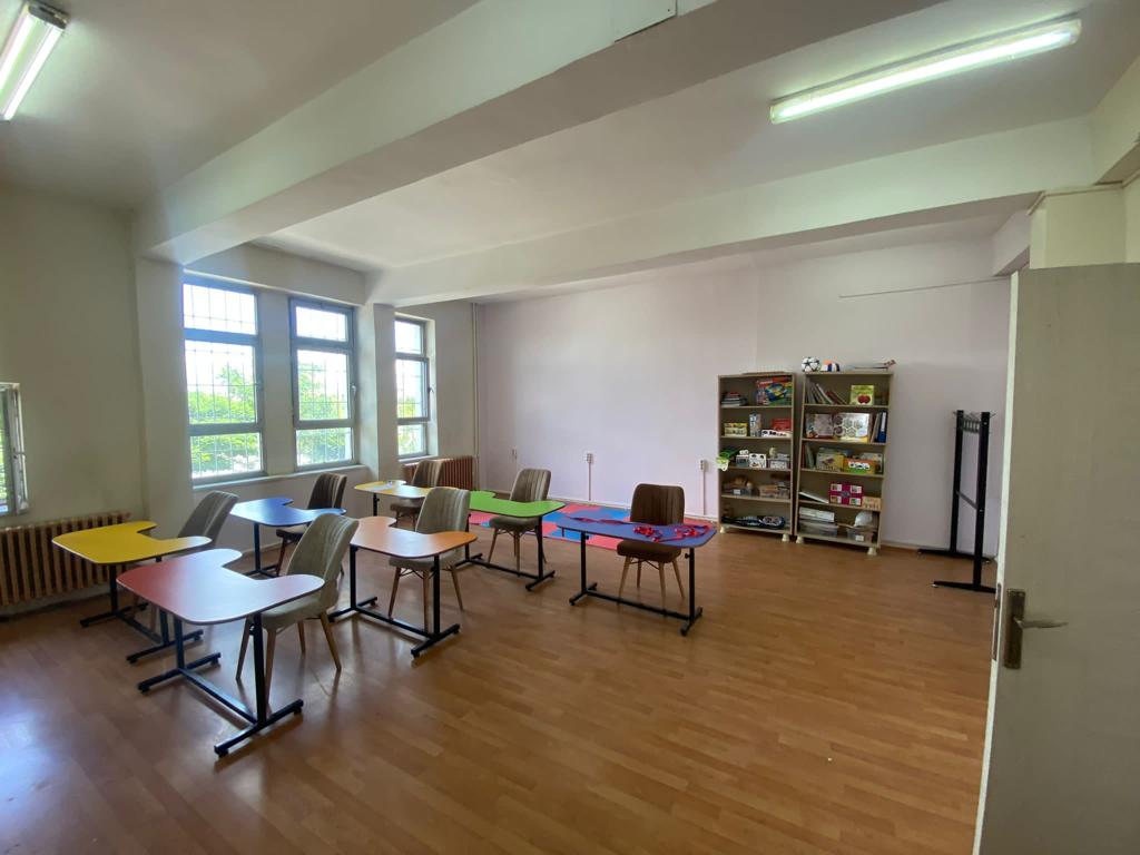 Hatice Sarıibrahim hanımefendi, yardımsever iş insanlarımızın desteğiyle Fidan Otizm Derneği tarafından Mimar Sinan Ortaokulunda oluşturulan "Fidan Özel Eğitim Sınıfı”nın açılışına katıldı.