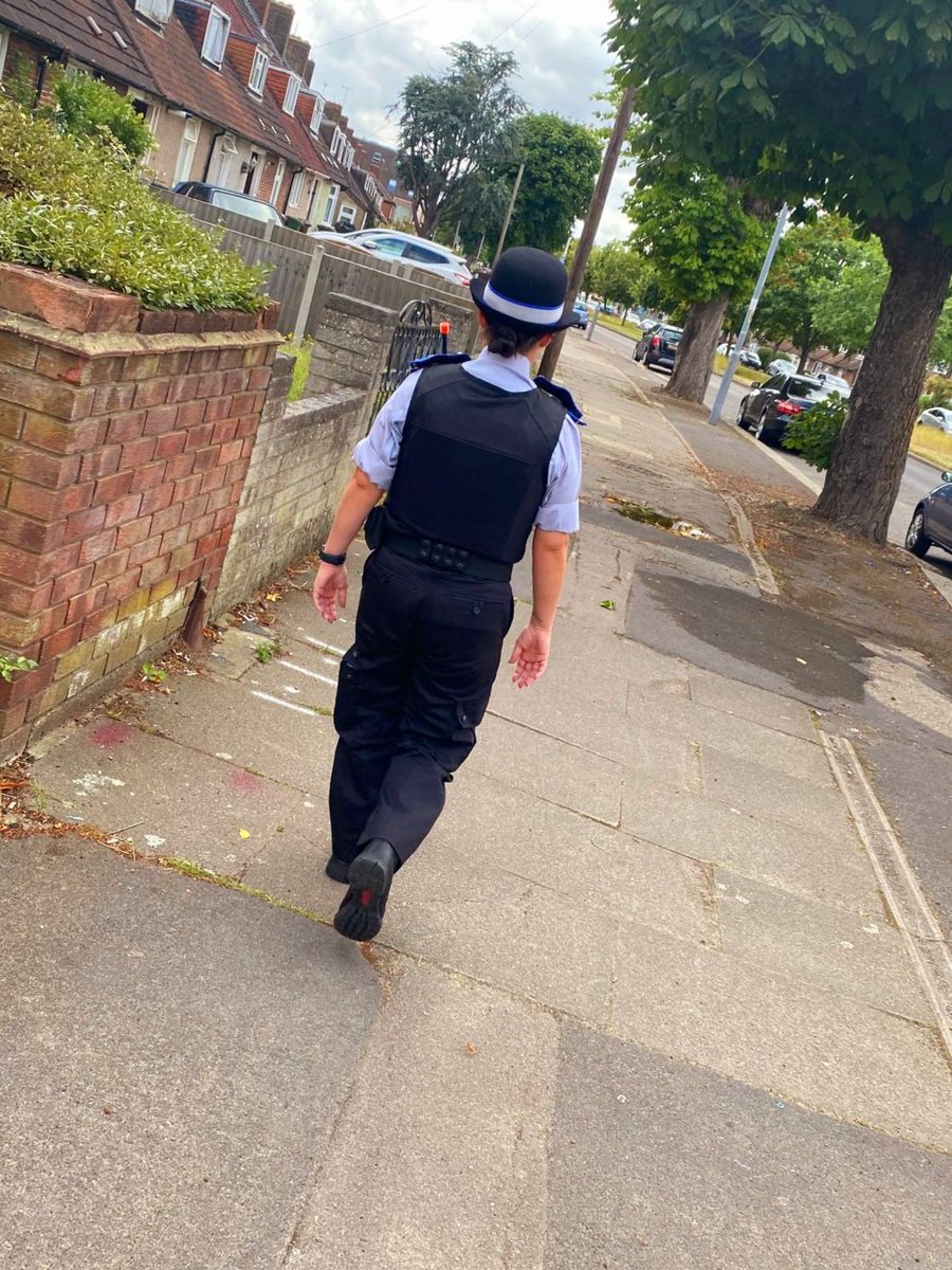 Officers from @MPSBecontree out patrolling the ward. Focusing on priorities, engaging with residents within #Dagenham.

#YouSaidWeDid #LocalPolicing #Barking 
@CllrDRodwell @essex_crime @lbbdcouncil @MPSBarkDag