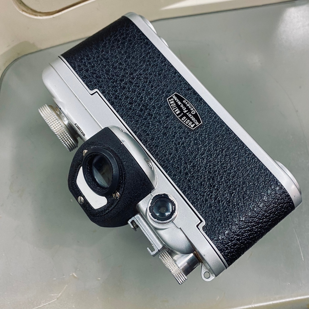 The Alpa Alnea Mod. 6 has one of strangest setups we've encountered, featuring both an SLR finder (at a 45 degree angle rather thanl 90 degree) &amp; an eye-level optical finder. The angle makes vertical compositions awkward, which may have been where the eye-level came in.⁠