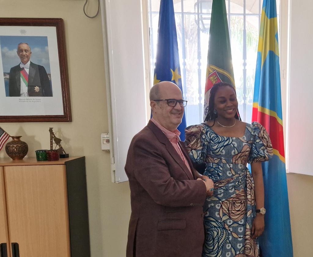 AmbFXdeMeireles's tweet photo. Rencontre très inspirante avec l'Administrateur du Fonds de Promotion de l'Industrie, Abigael Wa Nzambi Lussambo, sur les ambitions de coopération approfondie entre la RDC et le Portugal https://t.co/mDgGYD8nfF