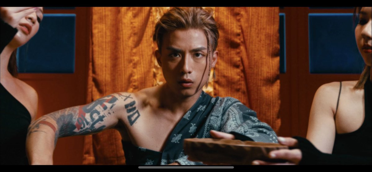 AkJengar's tweet photo. @YouTube remind me of a new canton pop MV, with a nice tattoo showed (1:18）

https://t.co/PurSbdWNni

（credit: ANSON KONG - < KEEP ROLLIN’>

#ansonkong #keeprollin https://t.co/AhyzExaTF4