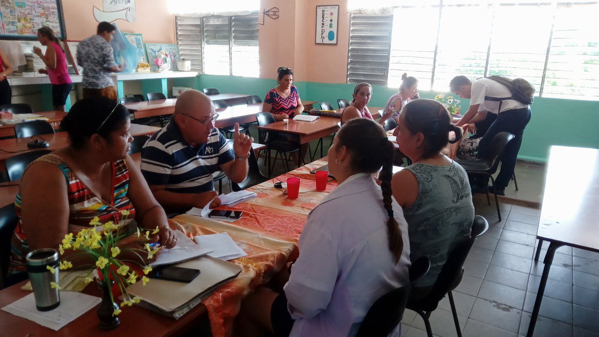 En la mañana de hoy en nuestro Centro se realiza el otorgamiento de carreras a los pioneros de 9no grado...
#ALaPatriaManosYCorazón #CubaMined #PinardelRío #OPJMMantua.
