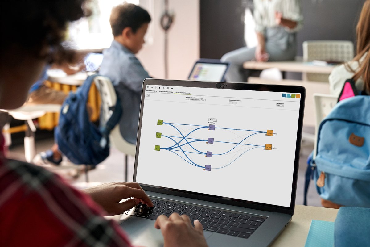 FraunhoferIAIS's tweet photo. Was ist das #OpenRoberta Lab?🤖
Eine #OpenSource-Plattform von @RobertaIAIS, die Coding leicht macht. Zudem wurden #xNN in das Lab integriert, um Schüler*innen das Programmieren von #KI zu ermöglichen.
➡Probieren Sie es aus - es ist kinderleicht! https://t.co/wyF43RtQiD https://t.co/S3MiNHuVvk